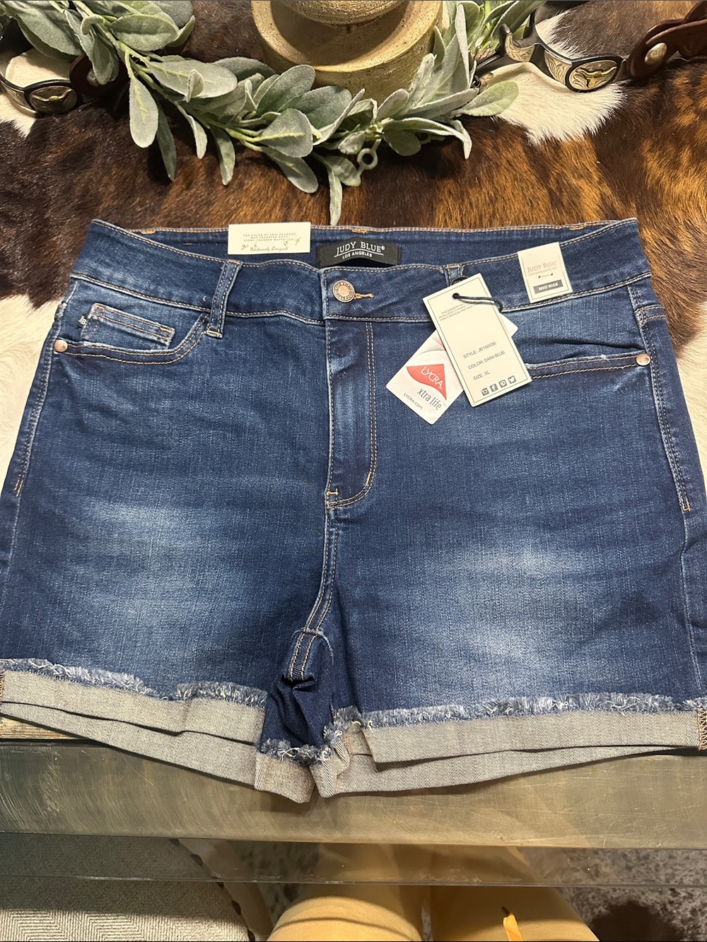 NWT Judy Blue Medium Wash Cuffed Jean Shorts